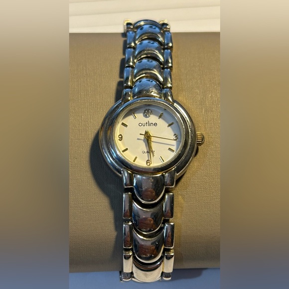 Outline watch. Works but needs battery - Picture 1 of 7